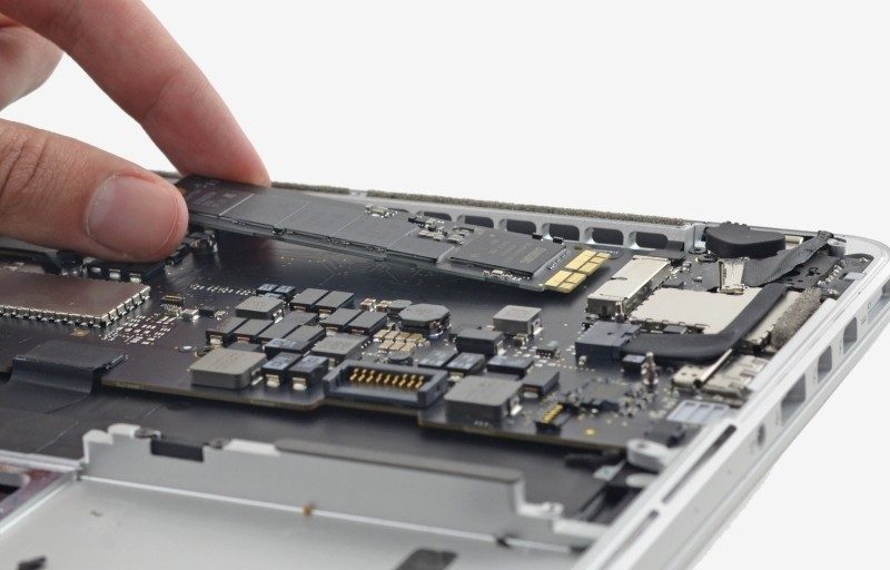 Installing a PCI express Flash Drive into a MacBook